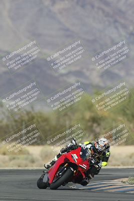 media/Oct-30-2025-Racers Edge (Thu) [[dabbdaf680]]/3-B Group/Session 5 (Turn 6)/